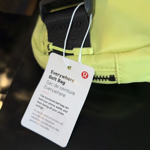 Nuevo con etiquetas Bolso Cinturón Lululemon Everywhere OG 1L Correa Original Ambiente Limón Bolso LULU - Imagen 10 de 11