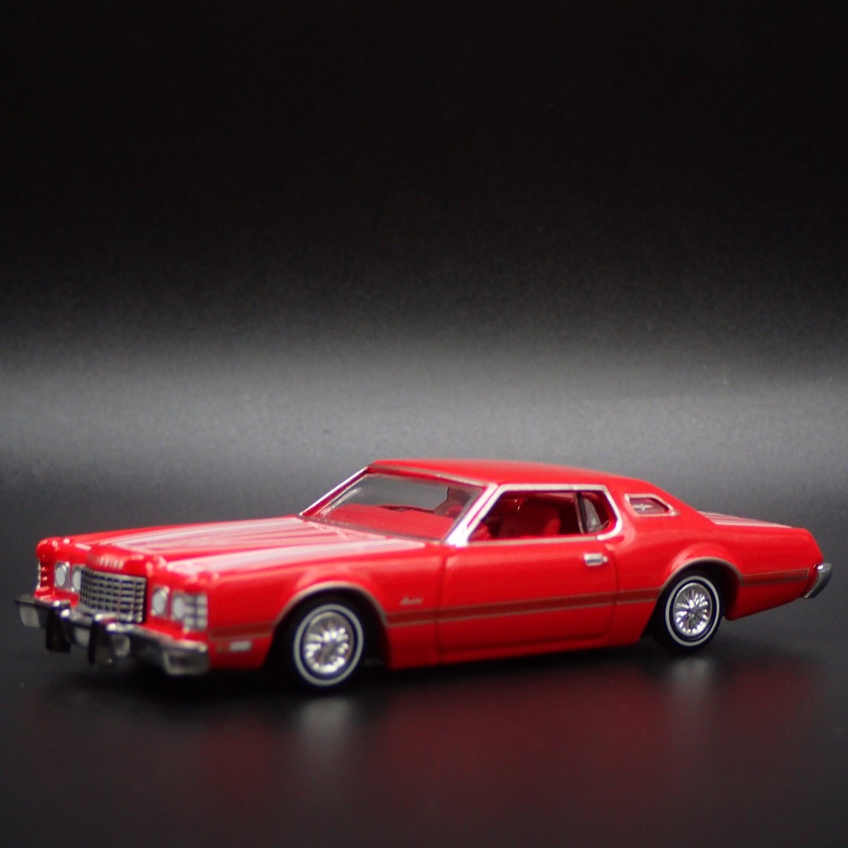 2024 GREENLIGHT 1973 FORD THUNDERBIRDRED LOWERED CALIFORNIA