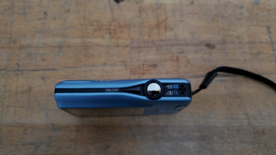 Canon PowerShot SD1300IS Digital ELPH 12.1MP 4X Optical Zoom w/ Charger & Case - Image 4 of 4