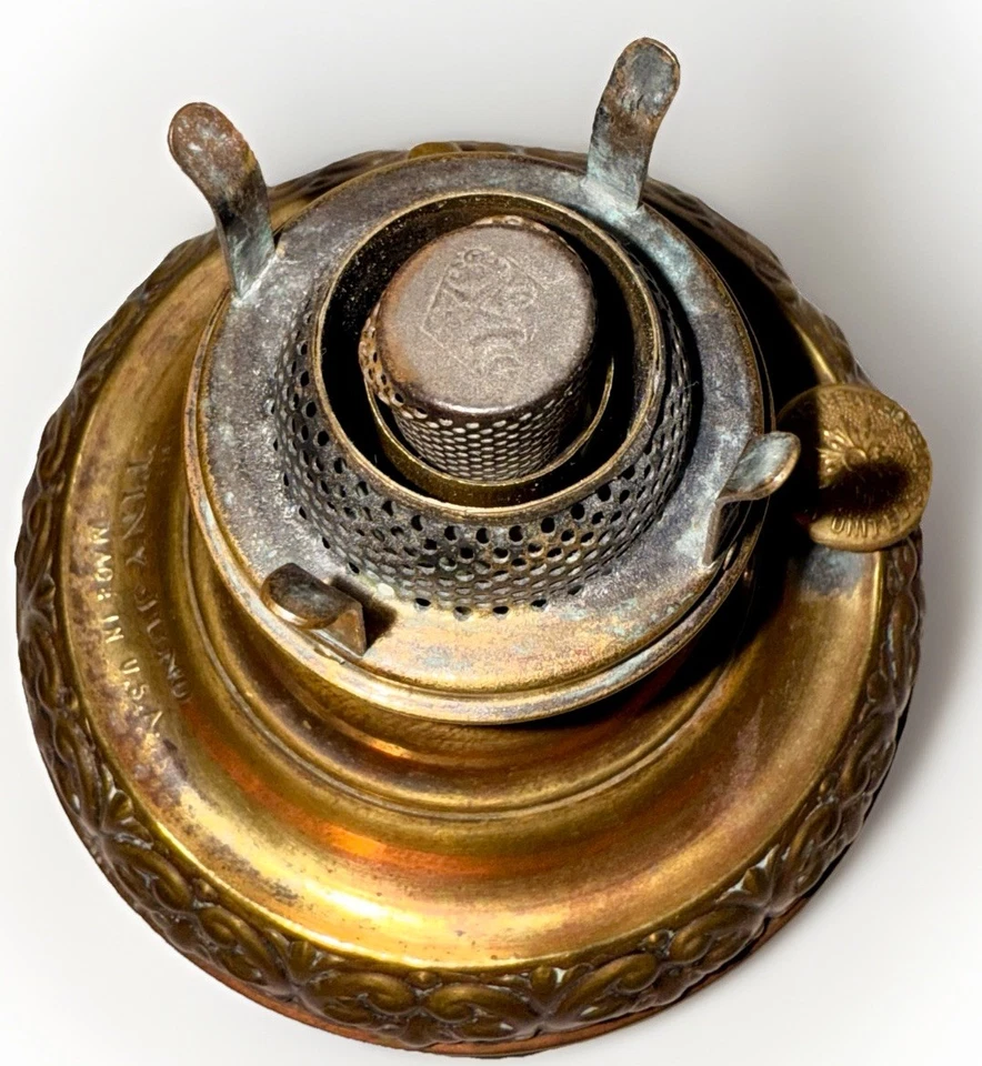 Antiguo soporte colgante de lámpara de queroseno de tiro central de latón E. Miller THE TINY JUNO Foto 4 de 4