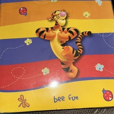 New 2004 Vintage Disney Tigger Winnie The Pooh Bee Fun Photo Album