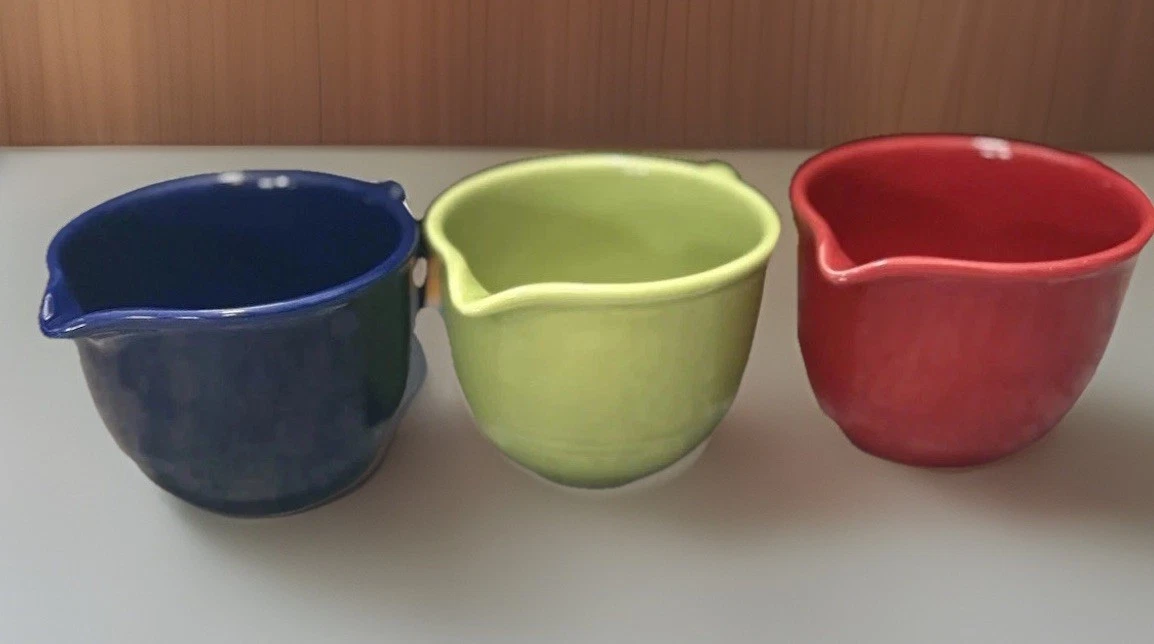 Set of 3 Chantal Ceramic Batter Mixing Bowls Spout Red Blue Green 24 Oz