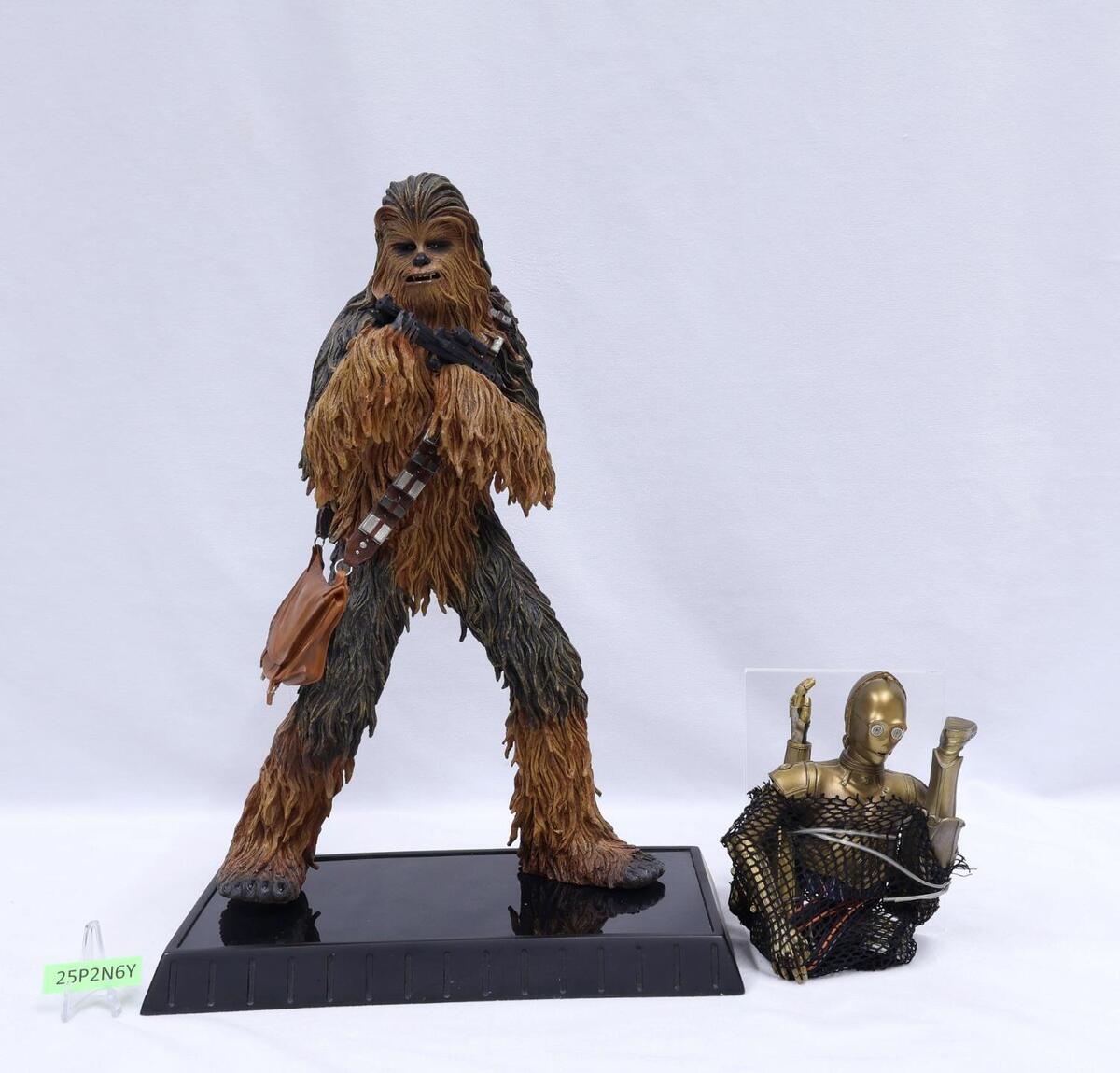 Chewbacca & C-3PO Star Wars 2004 Gentle Giant 1:6 Scale Chewbacca & C-3PO Star Wars 2004 Gentle Giant 1:6 Scale