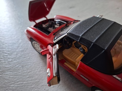 Alfa Romeo Spider, softtop nero, 1966, rosso, 1:18, Jouef Evolution - Foto 16 di 17