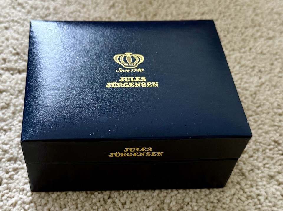 A Jules Jurgensen vintage pocket watch bundled with a matching knife, all original accessories and box — a proper gentleman's set that feels like a time capsule.