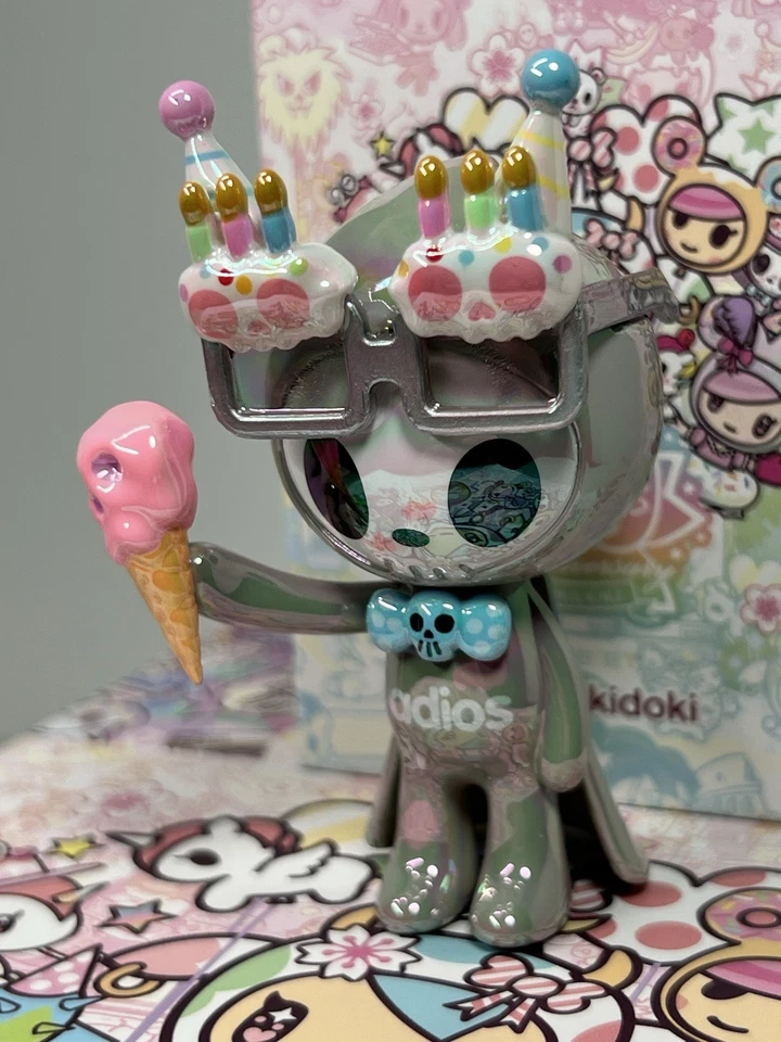 Boneco de vinil Tokidoki 20º aniversário Adios 3” novo com caixa - Imagem 3 de 4