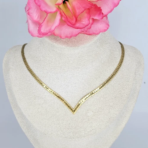 Vintage Gold Tone V-Shape Flat Chain Necklace 80s/90s Costume Jewelry Choker