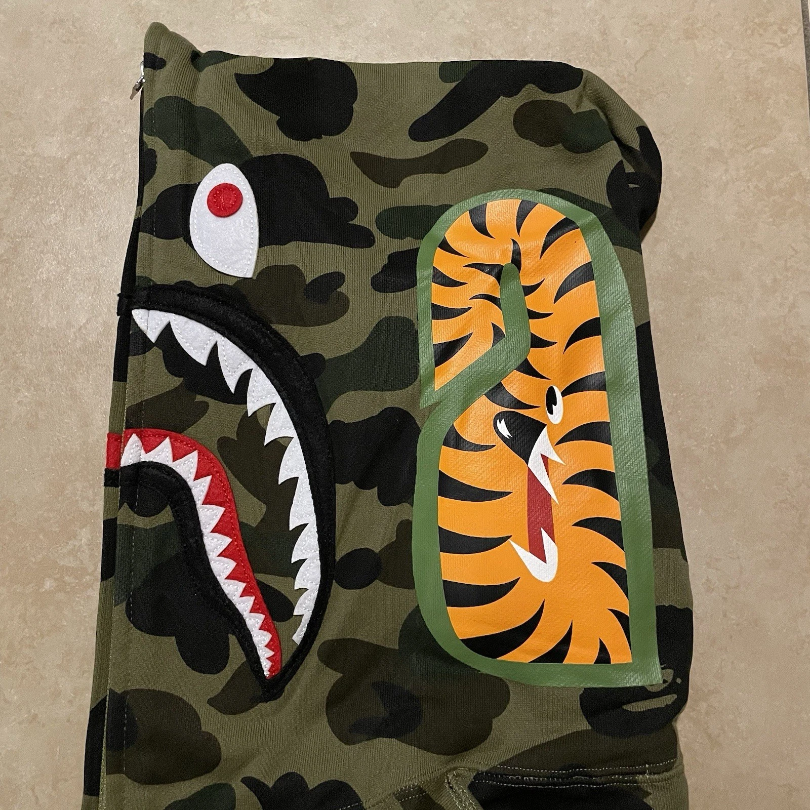 A BATHING APE (BAPE) Felpa con cappuccio zip intera BAPE 1° squalo mimetico verde taglia XL FW23 spedizione gratuita