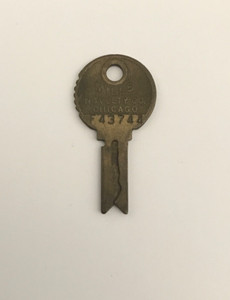 Original VINTAGE Coin Slot Machine Key Mills Novelty F43744