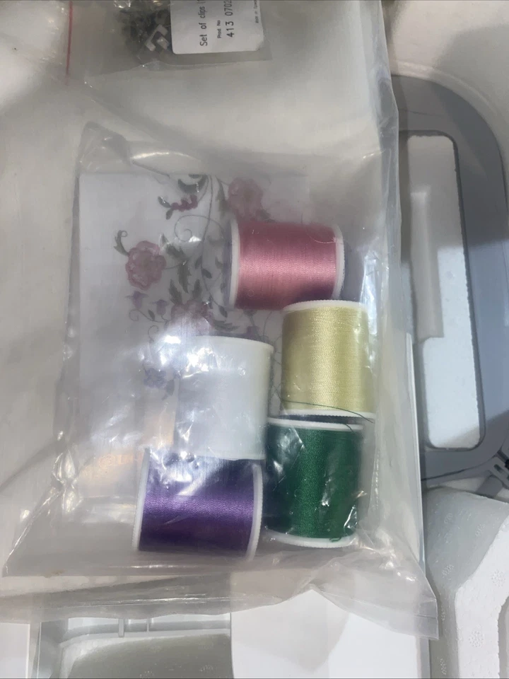 Husqvarna Viking Designer Topaz 30 Sewing & Embroidery Machine PERFECT CONDITION - Image 4 of 4