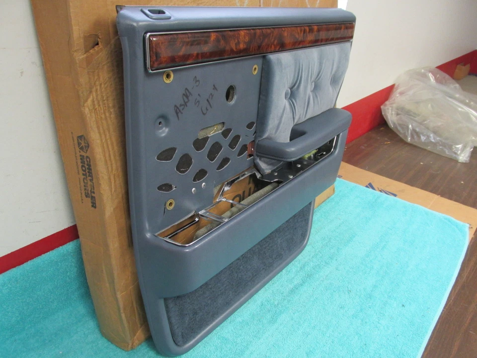 1989-93 CHRYSLER NEW YORKER 4 DOOR RH REAR INTERIOR DOOR PANEL NOS MOPAR 217 - Image 2 of 4