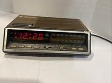Vintage General Electric GE Model 7-4616B Two Wake Times FM/AM Alarm Clock Radio
