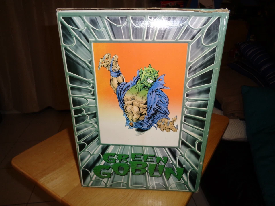 BUSTO ULTIMATE GOBLIN VERDE (EDICIÓN REGULAR) Foto 3 de 4