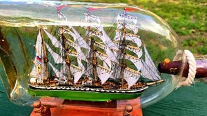 Ukraine Master-Built Ship In Bottle * Russia * 800 Pieces * Award Winning Artist