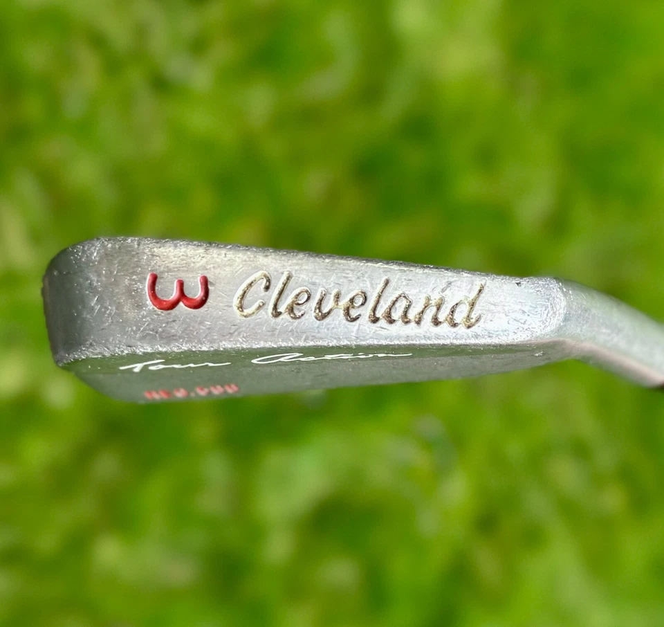 Cleveland Tour Action 588 3 ferros – eixo de aço, flex regular, aderência Golf Pride - Imagem 2 de 4