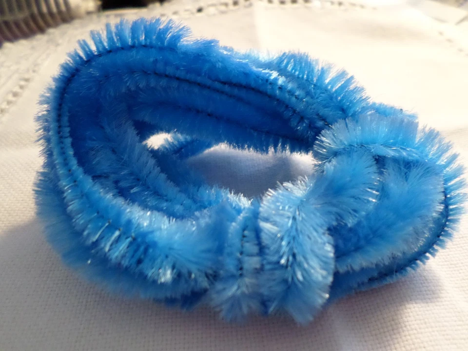 DE COLECCIÓN, NUEVO WIRE BUMP CHENILLE, AZUL, BOLAS DE 3 YARDAS, 108" Foto 4 de 4