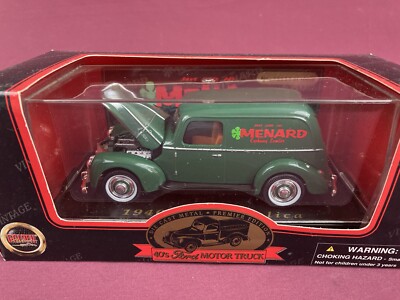 Golden Wheel 1940 Ford Panel Van Menards 1/32 Diecast Green S/N