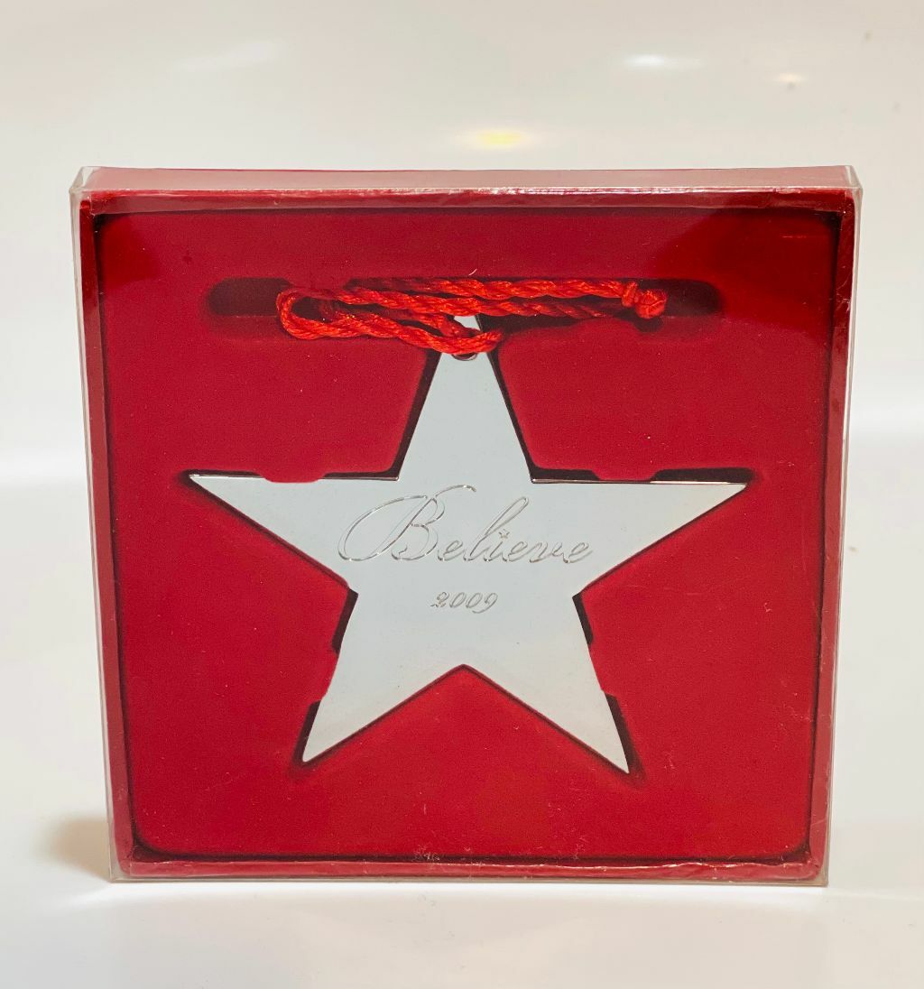   2009 Macy's BELIEVE STAR CHRSTMAS ORNAMENT New in Box Silver Red Box 3.5" 
