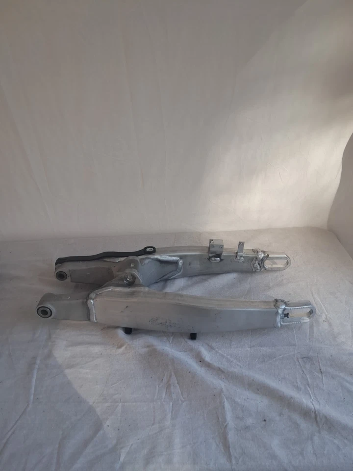  2014 KAWASAKI KX250F KX450F KX250 SWINGARM SWING ARM  - Image 3 of 3