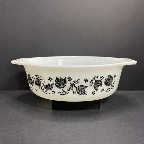 Vtg PYREX Black Tulip 043 Oval 1.5 Quart Casserole Baking Dish White Milk Glass