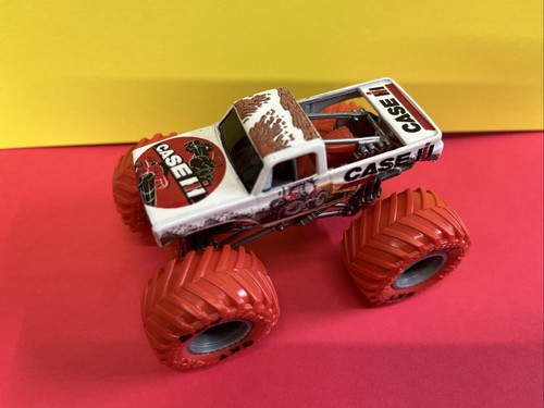 KILLER KUSTOMS CUSTOM MONSTER TRUCK 1/64 Case Tractors Chevy Squarebody - Picture 2 of 5