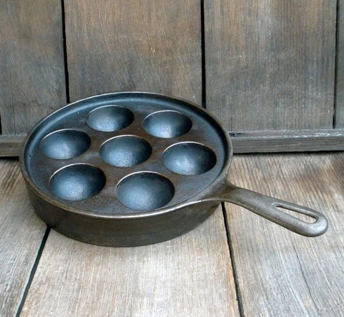 Vintage GRISWOLD #32 Cast Iron 962 Aebleskiver Apple Cake Pan Danish Pancake