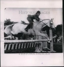1952 Press Photo Holland's Princess Irene with Atalia in horse show at The Hague