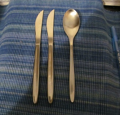 'Ronvik'  by Sears Roebuck, 2 Knives + Oval Soup Spoon, Tradition, Stnls, Glossy