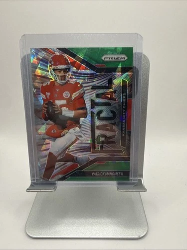 2025 Panini Prizm Patrick Mahomes Fractal #5 Green Cracked Ice Chiefs
