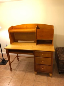 Beautiful Bassett Children Desk With Hutch Solid Wood Light