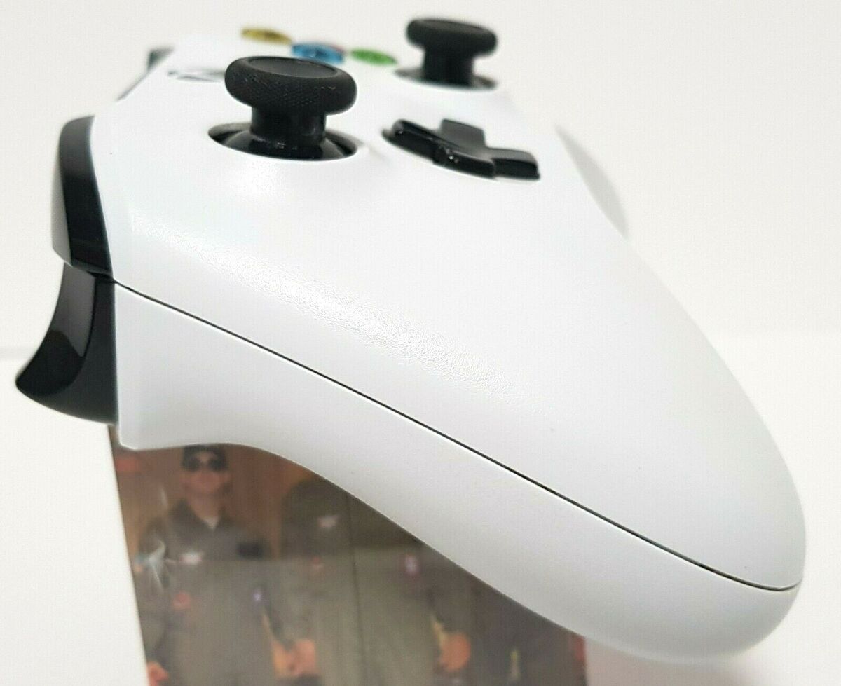 Microsoft XBOX ONE Controller 1708 Xbox 1 Controller - White Microsoft XBOX ONE Controller 1708 Xbox 1 Controller - White