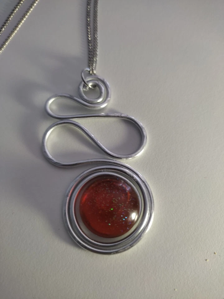 Collana Donna Con Ciondolo In Filo Di Alluminio E Pietra In Resina  - Immagine 3 di 3