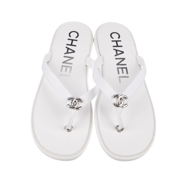 Chanel Interlocking CC Logo White Flip Flops Women's Size 41. NWB