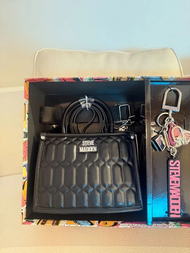 NOVO COM ETIQUETAS CAIXA STEVE MADDEN BNIKO CONJUNTO DE PRESENTE SATCHEL BOLSA TIRACOLO BERLOQUES CHAVEIRO PRETO - Imagem 3 de 4