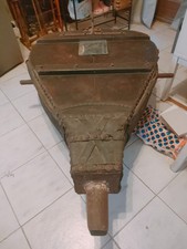 soufflet de forge ancien aménagé en table basse