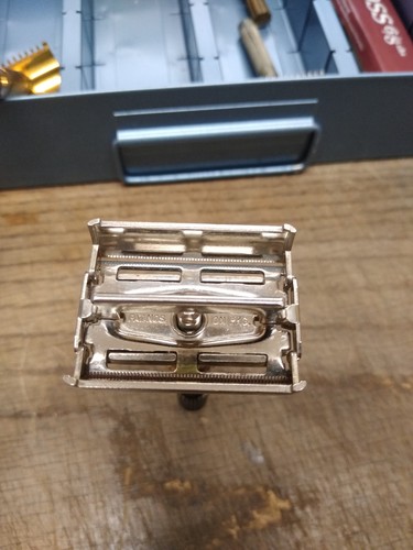 Vtg Gillette 1969 Date Code O-1 TTO Adjustable Safety Razor Black Beauty Nice! - Picture 10 of 12