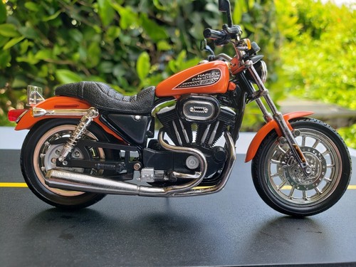 1/18 Diecast Harley Davidson 2002 883 R Sporster Motorcycle By Ertl - Picture 6 of 8