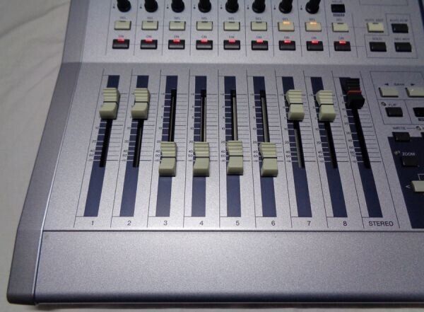 Yamaha 01X Digital Mixer/Audio Interface/Control Surface Yamaha 01X Digital Mixer/Audio Interface/Control Surface