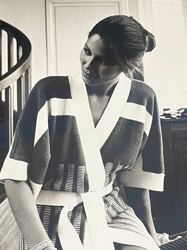 Grande photo argentique tirage original 1970 mode vintage mannequin asiatique - Photo 3 sur 8