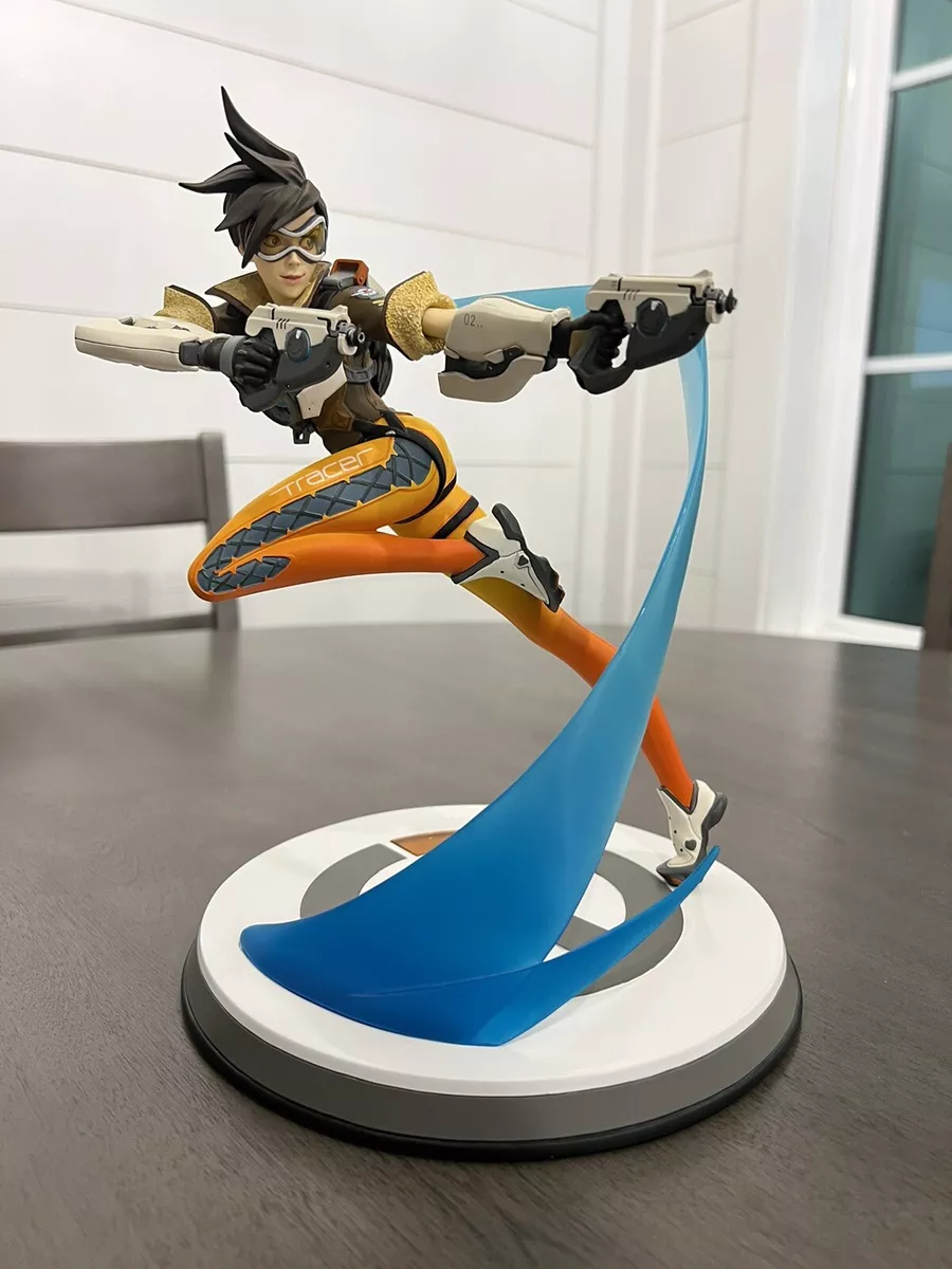 overwatch tracer, clean face, with a very beautiful