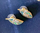 STUNNING GOLD TONE & GREEN DOUBLE LEAF NECKLACE & MATCHING PIERCED EARRINGS — photo 4
