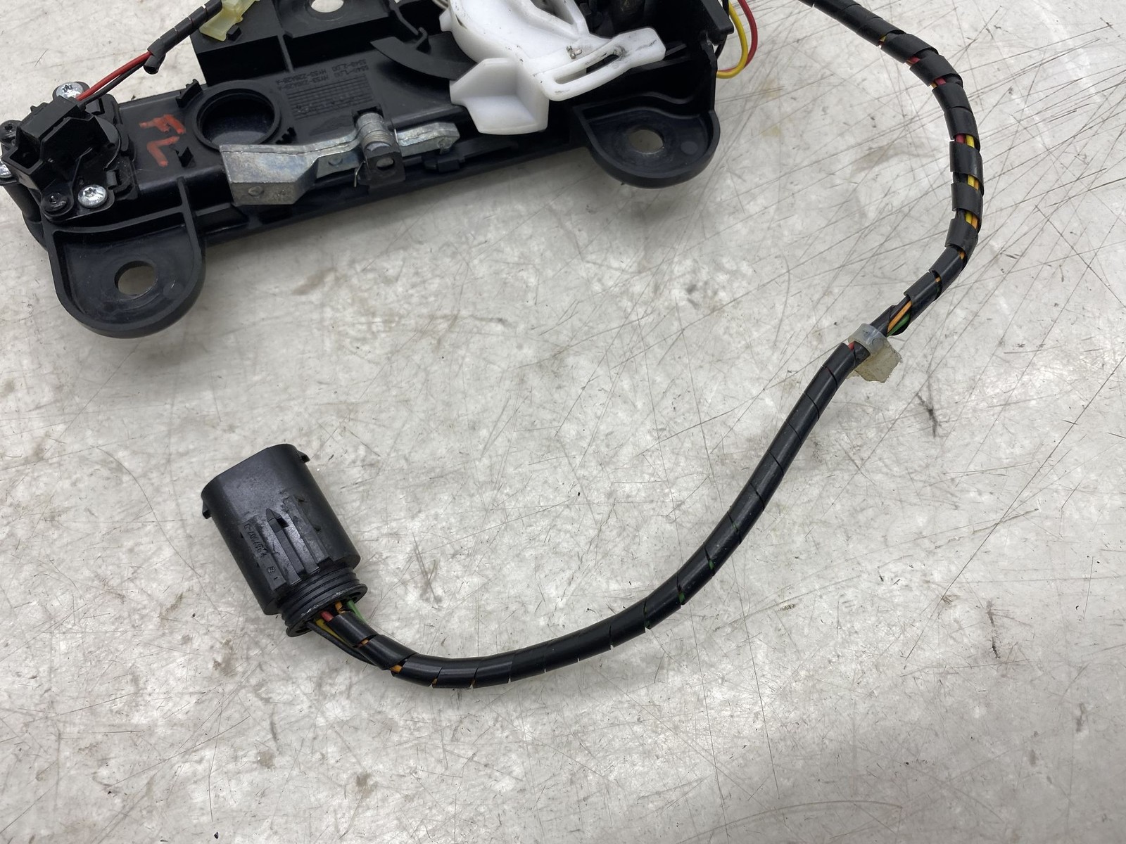 2019-2023 ASTON MARTIN VANTAGE OEM FRONT LEFT EXTERIOR OUTSIDE DOOR HANDLE