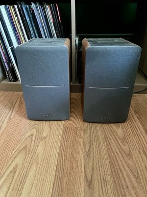 Edifier R1280T Powered Bookshelf Speakers Woodgrain