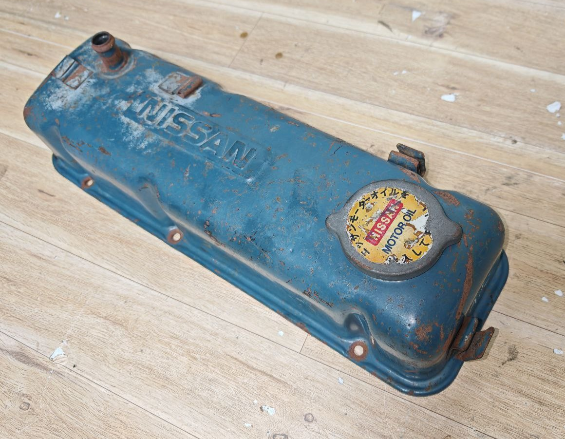 中古　A型エンジンダットサンロゴヘッドカバー　サニトラb110 b310 サニー Datsun Nissan 1200 B110 B210 B310 A12 A15 Valve Head Rocker Cover