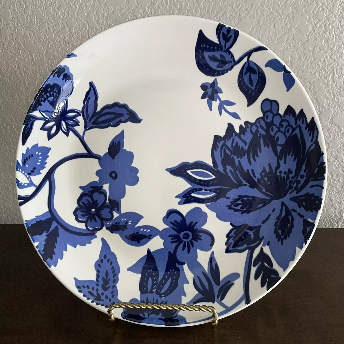 Blue floral top dinner plates