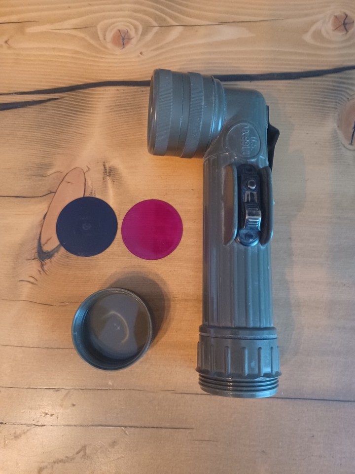 Lampe Torche Militaire Fulton MX991/U – LED – Angle, 3 Filtres (bleu, Rouge, Blanc)