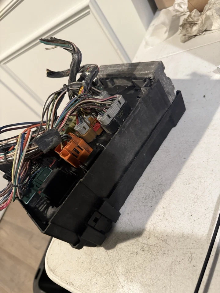 OEM P05144505AE Dodge GRAND Caravan 2005-2007 módulo de caja de conexiones de fusibles Foto 4 de 4