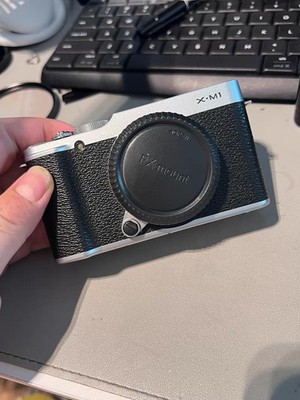 Fujifilm X-M1 16.0MP 16.3MP Digital Camera Silver Body Fujifilm X Series