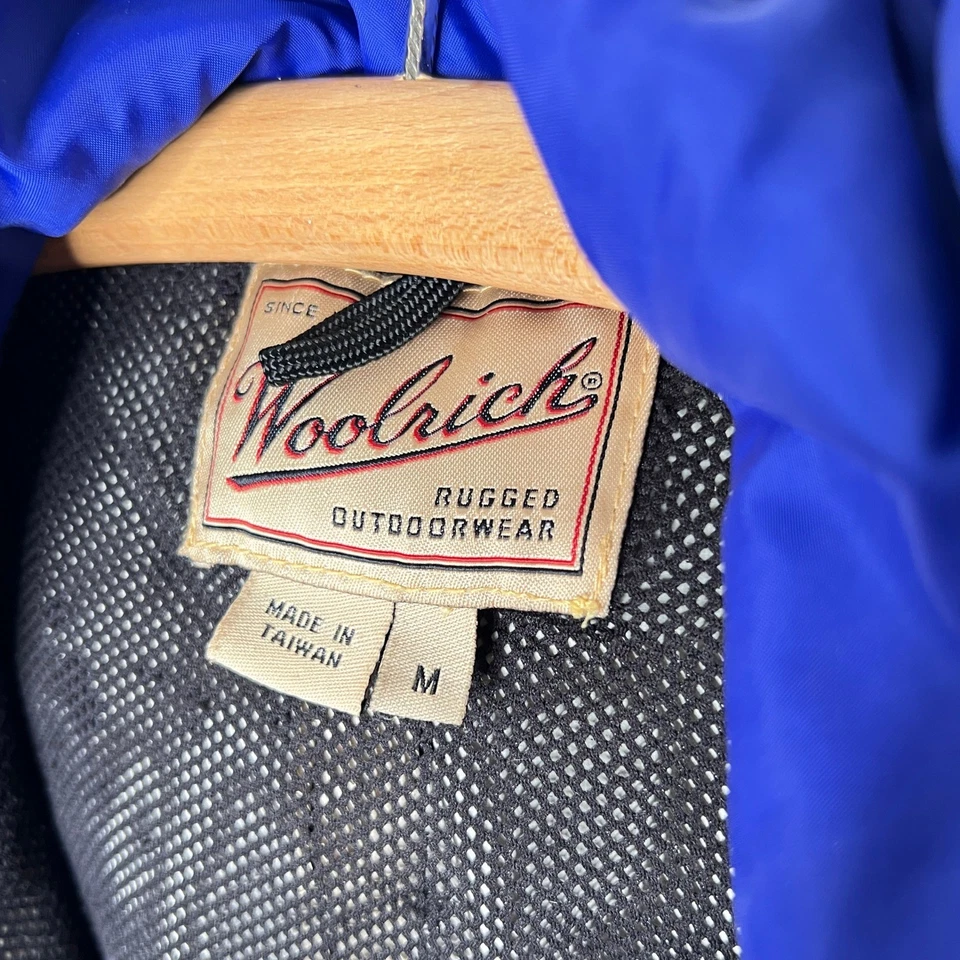 Vintage Woolrich Men's Blue Waterproof Hooded Windbreaker Jacket Size Medium - Image 4 of 4