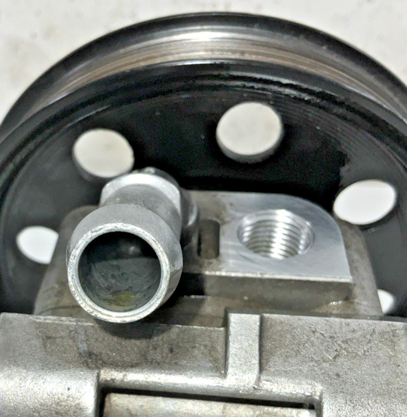 Aston Martin V8 Vantage 2007 Power steering pump P/N 6G333A696AB